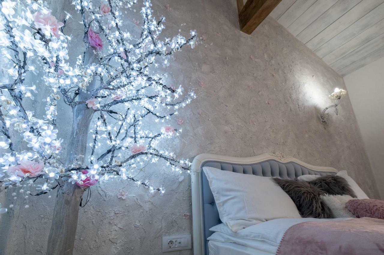1-Bedroom Designer Apartment On Hristo Belchev Str Sofia Exteriör bild